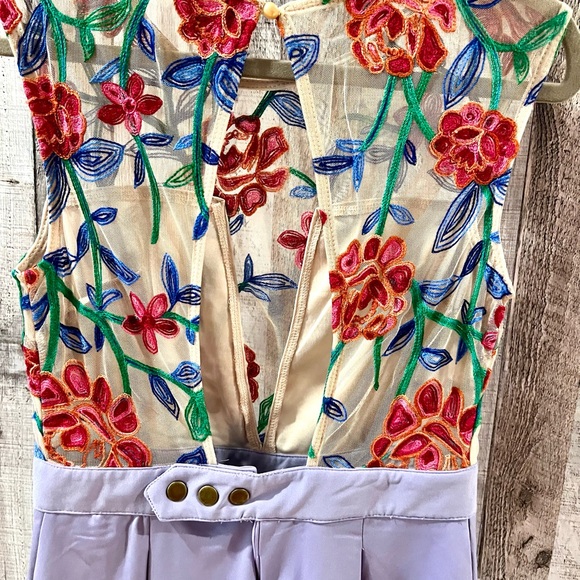 Embroidered dress open back small - Picture 11 of 12